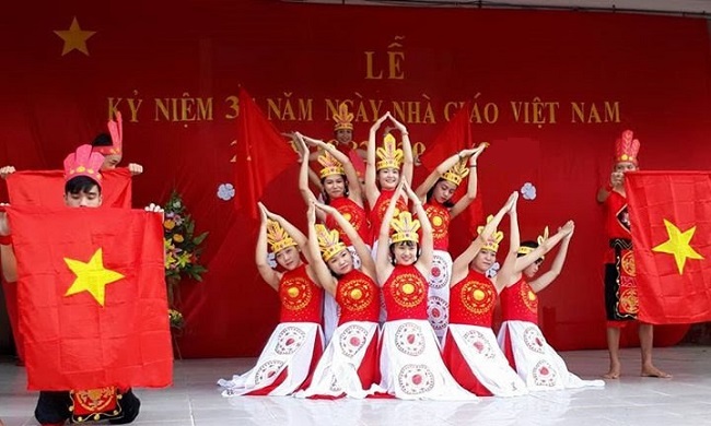 Cho thuê trang phục biểu diễn văn nghệ 20/11 Cho thuê trang phục biểu diễn văn nghệ 20/11
