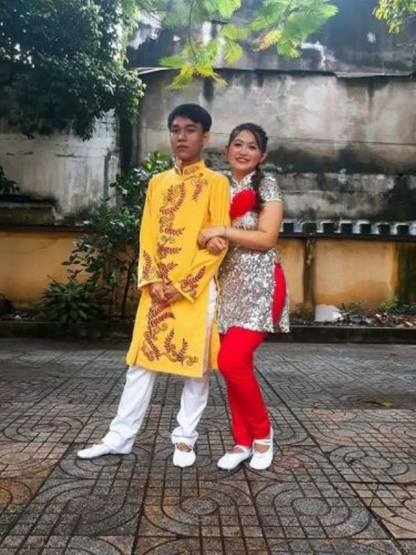 Áo Dài Nam Vàng Bông Lúa Đỏ