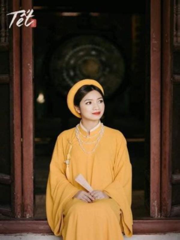 Việt Phục Nữ Vàng Đất